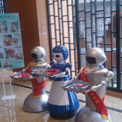 服務(wù)型機(jī)器人/想要美女幫你送餐嗎？