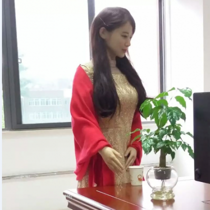 迎賓美女機器人商務(wù)機器人