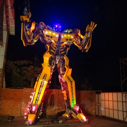 迎賓機(jī)器人游樂設(shè)施不二之選 智能跳舞機(jī)器人主題公園性價(jià)比最高 高約7米