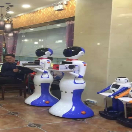 廠家生產(chǎn)餐廳送餐機器人智能機器人服務(wù)員傳菜機器人語音迎賓機器
