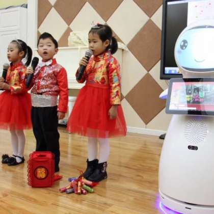 教育機器人教學(xué)學(xué)校機器人幼兒園機器人中小學(xué)高職中職 實訓(xùn)課程接待迎賓導(dǎo)覽穿山甲機器人