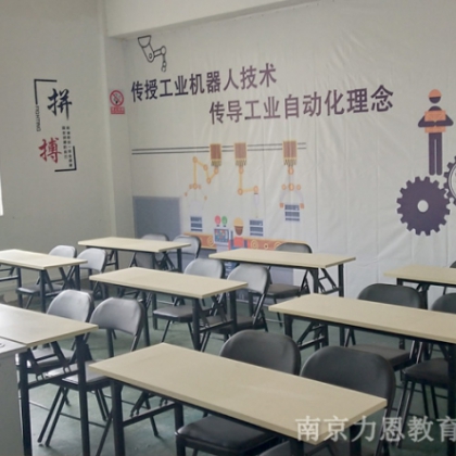 工業(yè)機器人取代一線工人后工業(yè)人才嚴重不足