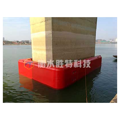 自浮式復(fù)合材料橋梁防撞設(shè)施