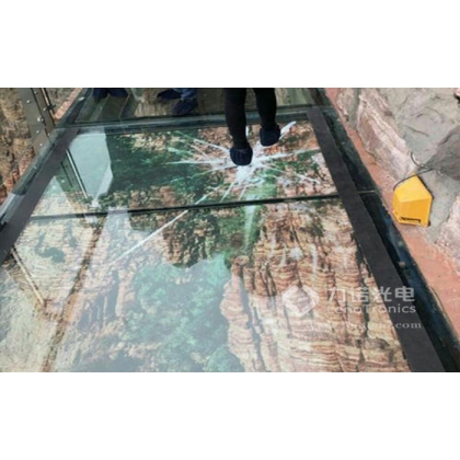 又一套玻璃棧道LED顯示屏即將要發(fā)貨啦！