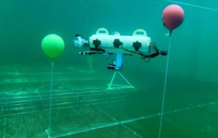 哈工程水下機(jī)器人再奪世界冠軍