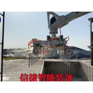在高溫環(huán)境中，全自動(dòng)裝車機(jī)器人代替人工飼料裝車